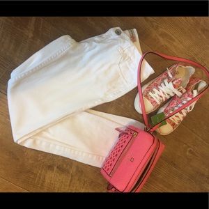 💜 White Jeans are always in style 💜